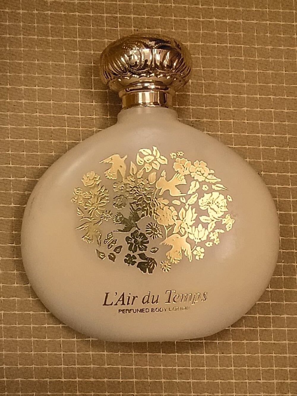 L’air du Temps Nina Ricci Perfumed Body Lotion –  6.6 fl oz (200 ml)